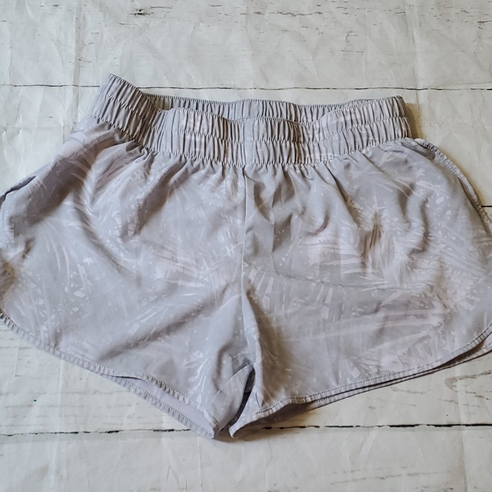 White and gray design running shorts size L